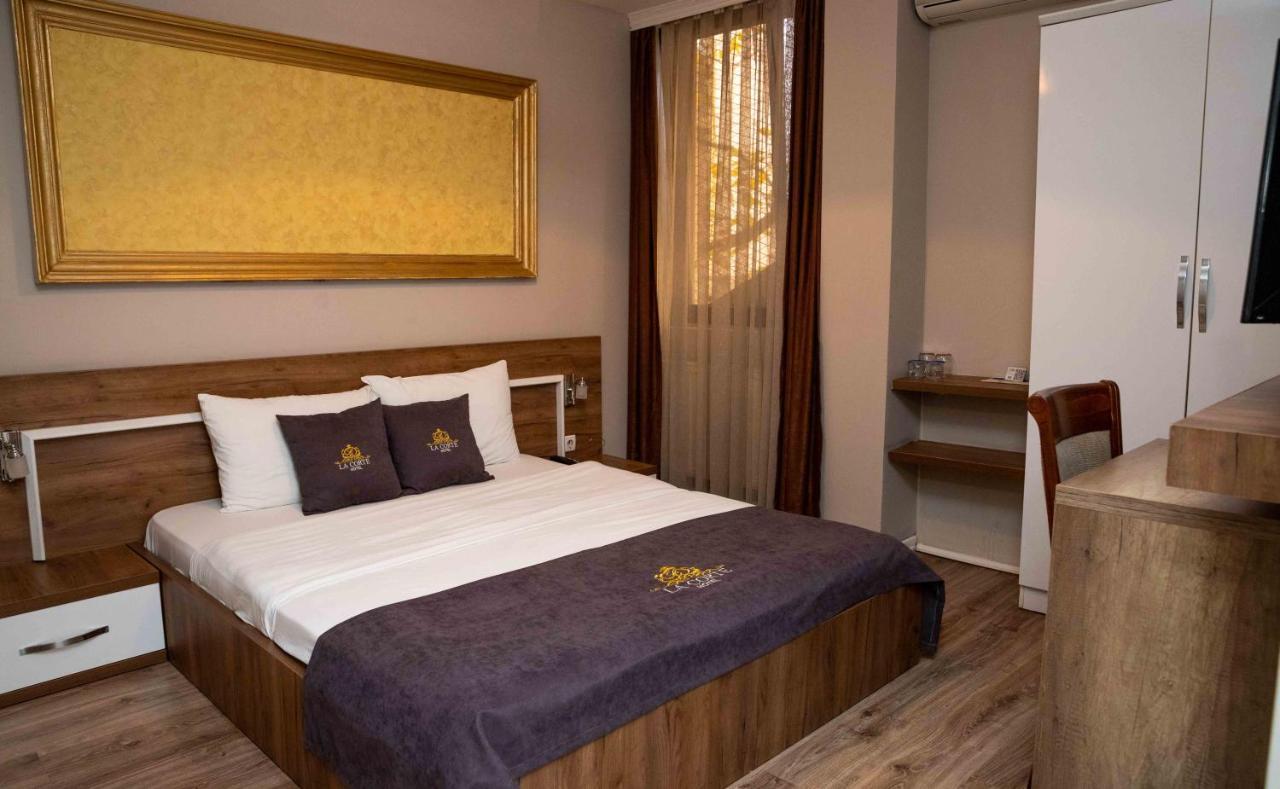 Hotel Lacorte Prishtina Priştine Dış mekan fotoğraf