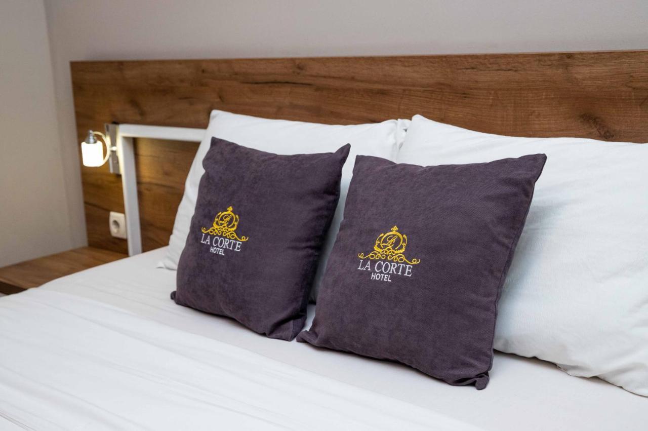 Hotel Lacorte Prishtina Priştine Dış mekan fotoğraf